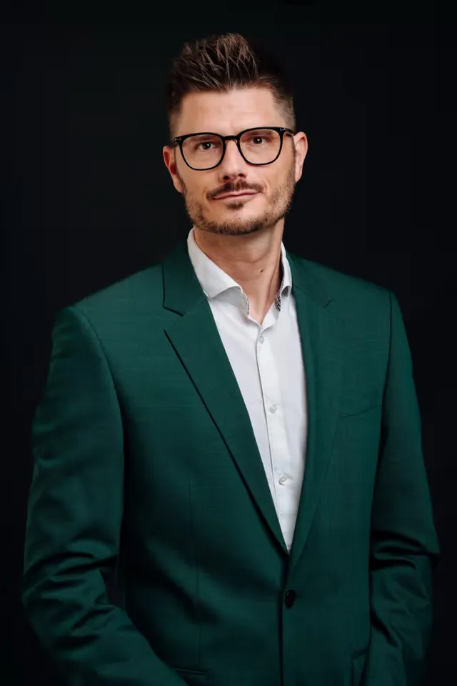 Florian Enders, Steuerberater und Partner bei tes tax, in der Frankfurter Kanzlei